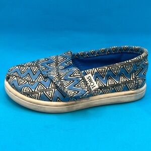 Toms easy on velcro sneakers Toddler 6, blue and white chevron